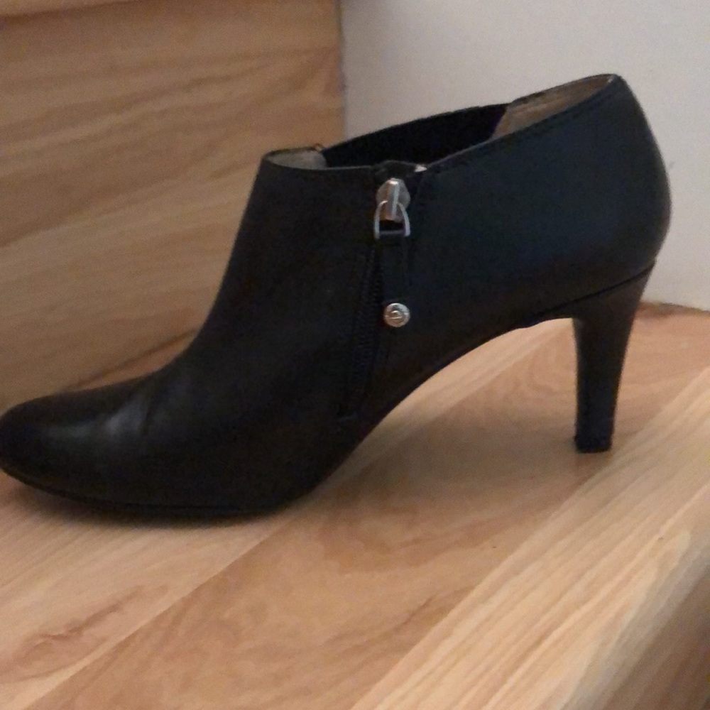 Ellen Tracy Women’s Booties